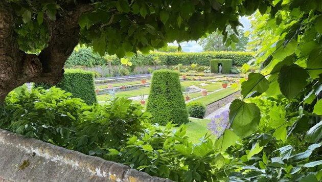 Der Hampton Court Palace am Ufer der Themse in London war lange bevorzugte Residenz der ...