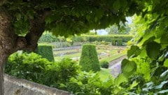 Der Hampton Court Palace am Ufer der Themse in London war lange bevorzugte Residenz der ...