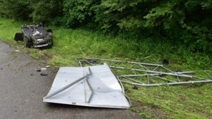 Wie durch ein Wunder blieben die beiden Kinder des Unfalllenkers unverletzt. Die Mutter der ...