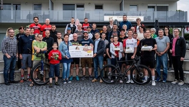 Gregor Geishofer (RSC Krems), Andreas Robineau (Rasthaus Robineau), Organisator Erwin Kazmirski, Erwin Pasrucker (EVN), Ingrid Gruber (Pflegedirektorin-Stellvertreterin St. Anna Kinderspital), Christoph Lipp (Elektro Lipp), Martin Rennhofer (Bürgermeister Gemeinde Paudorf), Mario Koller (Cafe Koller), Organisator Arno Schuch (Organisation), Bernhard Hellerschmid und Sonja Kazmirski (beide Privatdestillerie Hellerschmid), Edith Hirsch (Organisation) und Hermann Tiefenböck (Gasthaus Tiefenböck).