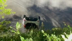 Das Auto landete nach dem Abflug im Inn.