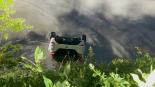 Das Auto landete nach dem Abflug im Inn.