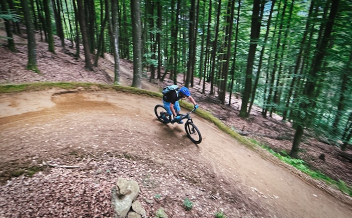 Die Trails wurden in den Wäldern speziell für Mountainbiker errichtet. Für die Touren wurden ...