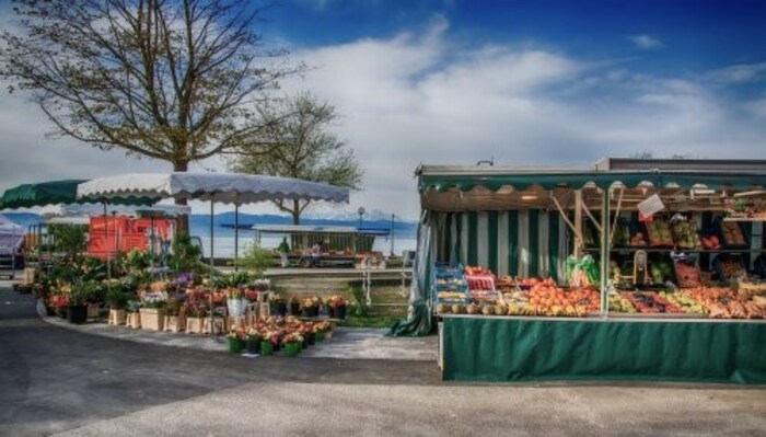 Im idyllischen Langenargen kann man noch in Ruhe einkaufen – und das direkt am Ufer des ...