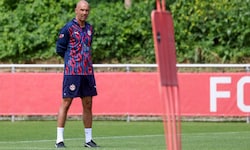 Trainer Thomas Letsch lud am Montag zum ersten Training vor der Klub-WM. 
