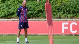 Trainer Thomas Letsch lud am Montag zum ersten Training vor der Klub-WM. 