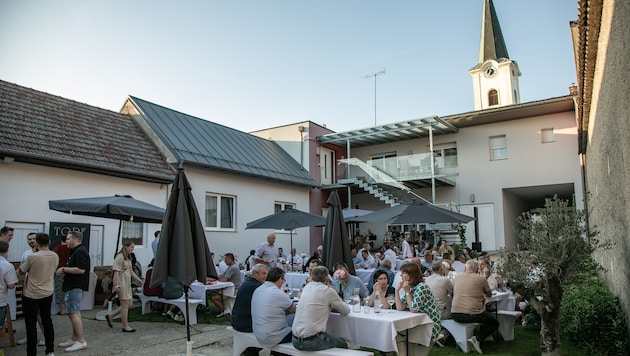 Knapp 100 Geladene kamen an diesem Tag nach Tadten.