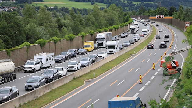 Das Pfingstwochenende brachte verkehrstechnisch eine neue Dimension: Stillstand von Schwaz und ...