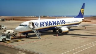 Als Billigflieger zieht die Airline vor allem preisbewusste Reisende an. (Bild: Piatrouski)