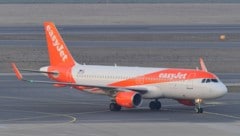 Easyjet bestätigte der Nachrichtenagentur AFP den Vorfall und erklärte, Polizisten hätten einen ...