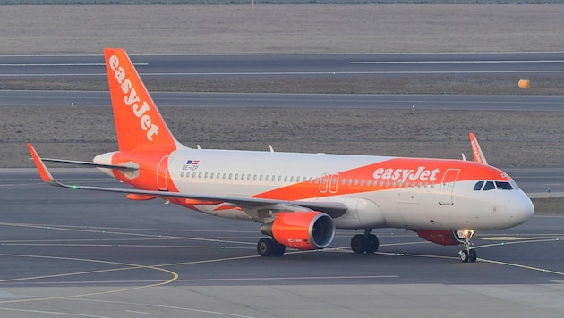 Easyjet bestätigte der Nachrichtenagentur AFP den Vorfall und erklärte, Polizisten hätten einen ...