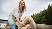 Aus naturbelassener Ziegenmilch werden im Waldviertel bei den „Käsemachern“ wertvolle ...