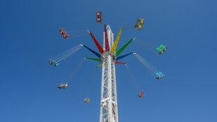 Friedlich gefeiert wurde und wird auf dem Volksfestgelände in St. Pölten. Doch am Wochenende ereignete sich auf dem Areal auch ein Überfall.  (Bild: Molnar Attila)