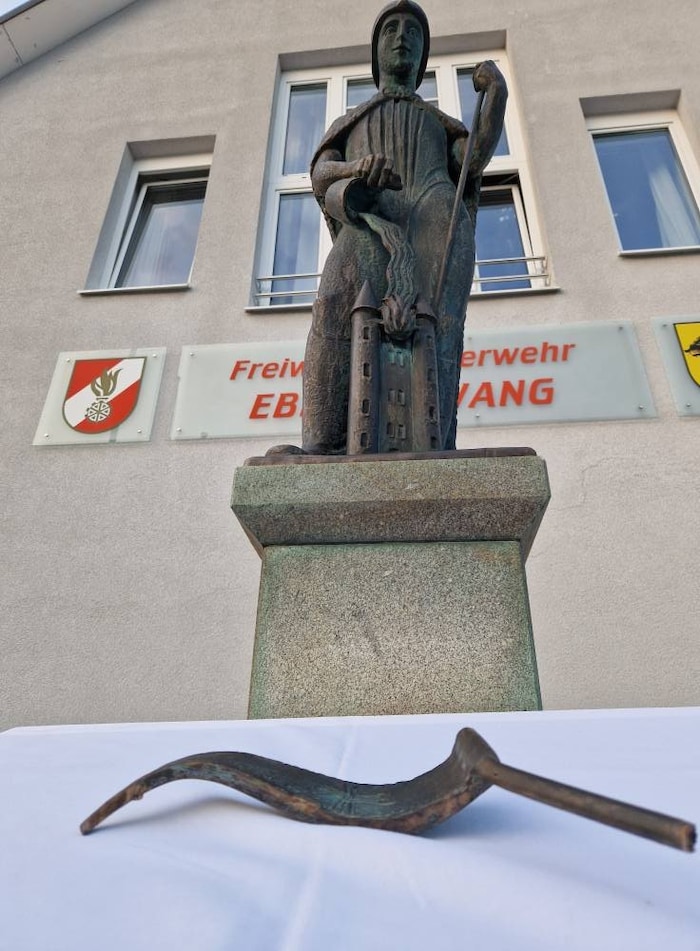 Die Statue wurde beim unfreiwilligen Ausflug beschädigt.