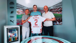 Jacob Rasmussen (M.) erhält die Nummer 2.