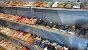 Lederschuhe werden aufbereitet und günstig abgegeben.