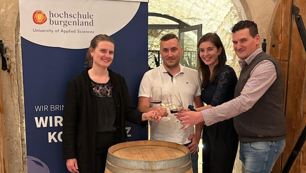 Die Studenten, darunter der renommierte Winzer Jonny Wegleitner (re.), bitten am 28. Juni zum Verkosten.