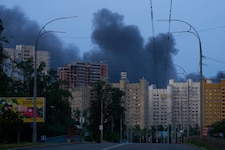In Kiew waren Explosionen zu hören. (Bild: AP/Efrem Lukatsky)