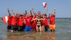 Der Fanklub von Oed/Zeillern feierte im Meer.