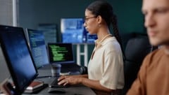 Die Arbeitgeber-Vergleichsplattform kununu hat ermittelt, in welchen Branchen Beschäftigte die ...