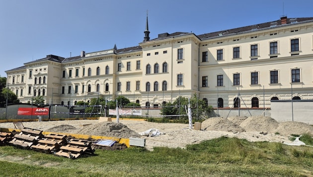 In St. Leonhard haben die Footvolleyballer nun ihr eigenes Zentrum mit drei Plätzen.