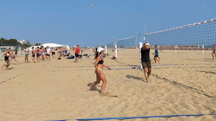 Die Location am Strand von Bibione mit vielen Beachvolleyball-Netzen wurde gut genutzt.