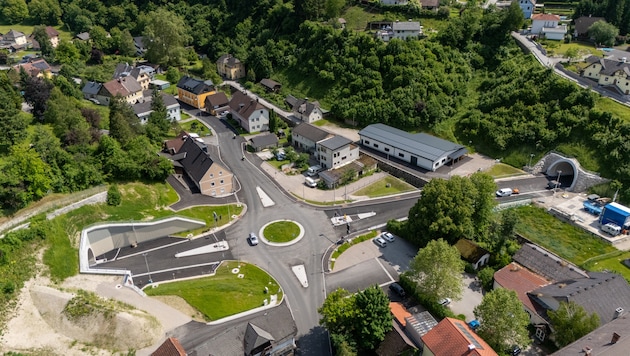 Die Umfahrung Weyer wurde durch zwei Tunnel bewerkstelligt. Gesamtkosten: rund 60 Millionen ...