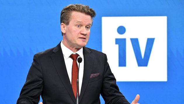 IIndustrie-Präsident Georg Knill sieht eine Gefahr darin, dass die Arbeitszeit immer mehr ...