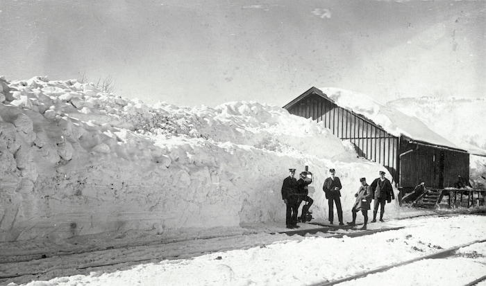 Am Bahnhof Fieberbrunn in einem schneereichen Winter...