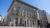 Das Bank Austria Kunstforum in Wien. Auf den oberen Etagen residiert der Verfassungsgerichtshof