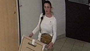 Die Polizei fragt: „Wer kennt diese mutmaßliche Serientäterin?“