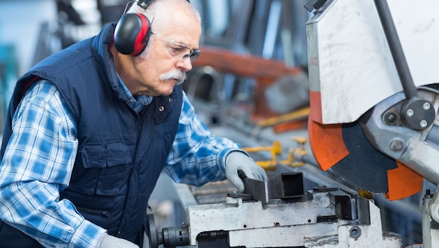 Arbeiten im Alter sorgt für hitzige Debatten.