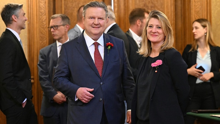 Startschuss für weitere fünf Jahre Koalition: Bürgermeister Michael Ludwig (SPÖ) und Vize- bürgermeisterin Bettina Emmerling (Neos)