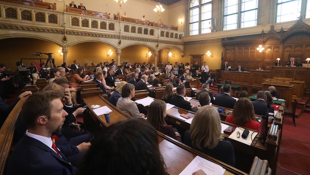 Nach zehn Jahren fand die konstituierende Sitzung wieder im großen Saal statt. Vor fünf Jahren verhinderte das die Covid-Pandemie.