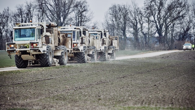 Solche Seismik-Lkw sind ab Dezember unterwegs.