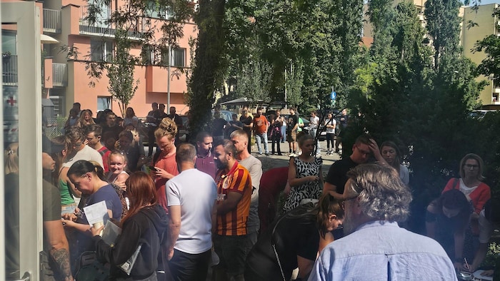 Vor dem Hotel bildete sich eine Riesenschlange, die Idlhofgasse war zugestaut. 