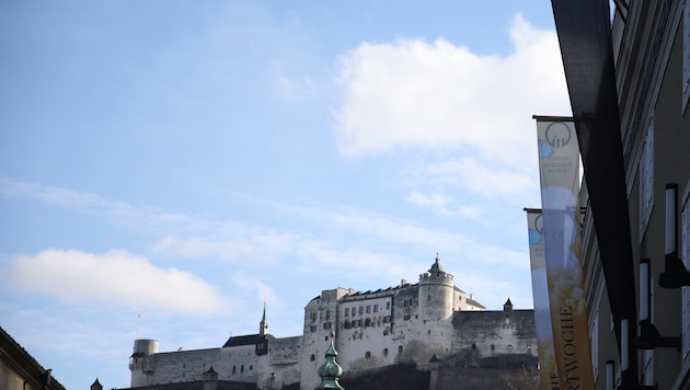 In Salzburg werden die schwarzen Fahnen gehisst (Symbolbild).