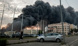 Rauchwolken steigen über Kiew auf.