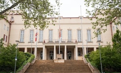 Draußen war es ruhig, im Landhaus selbst wurde gestritten.