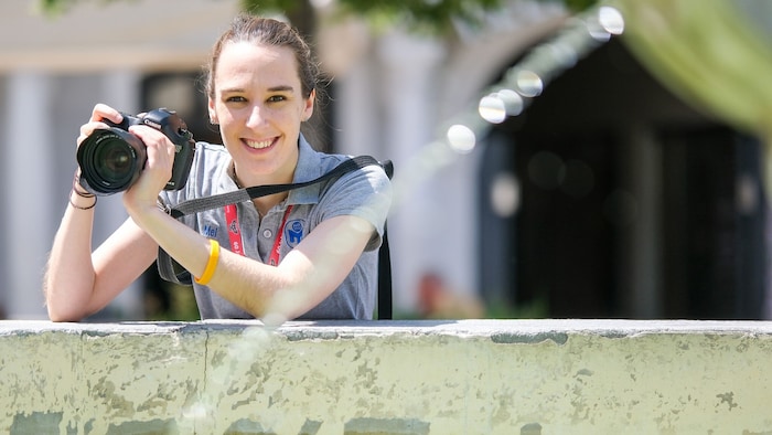 Mel ist eine leidenschaftliche Fotografin.
