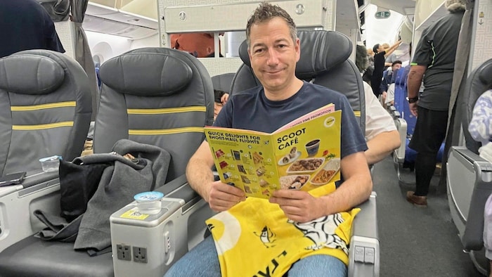 Reporter Gregor Brandl durfte beim Jungfernflug von Scoot in der Premium-Klasse probesitzen.