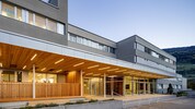 Das Schulzentrum Lienz-Nord ist nach der Sanierung ein Vorzeigebau. Bei den Arbeiten wurde ...