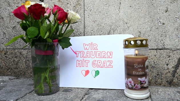 „Gehen wir nach der Trauer wieder zum Alltag über, als wäre nichts geschehen?“, fragt ...