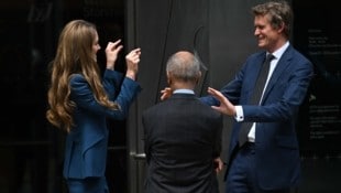 Prinzessin Kate besuchte am Dienstag das neue V&A East Storehouse im Osten Londons und entschied sich für Stilettos, obwohl das Museum ausdrücklich flaches Schuhwerk empfiehlt. (Bild: Viennareport)