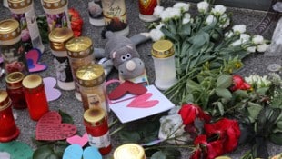 Viele Trauerbekundungen in Graz (Bild: Jauschowetz Christian)