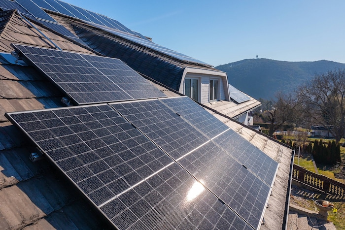 Energiegemeinschaften setzen stark auf selbst erzeugten Sonnenstrom. Sie genießen derzeit hohe ...