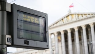 An vielen Orten in Österreich gab es heute Vormittag eine Trauerminute als Zeichen der ...