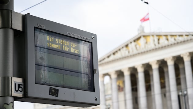 An vielen Orten in Österreich gab es heute Vormittag eine Trauerminute als Zeichen der ...