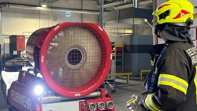 Die Halle mussten nach dem Brand belüftet werden.