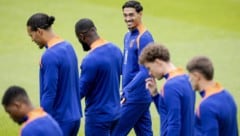 Tijjani Reijnders strahlt, er wechselt zu Topklub Manchester City. 
